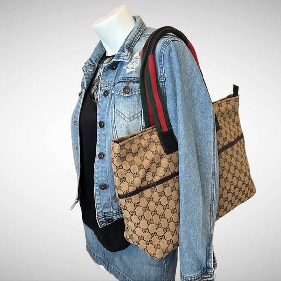 A291- 💯 % authentic Gucci shoulder bag - Picture 3 of 16